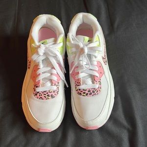 Nike Air Shoes Size 5.5Y or 7 Women’s.